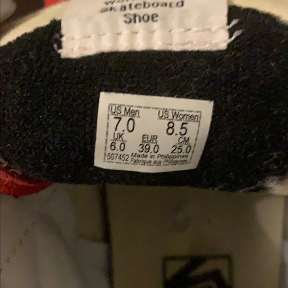 VANS - Picture 2 of 2